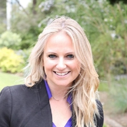 Headshot of Mia Reisweber